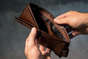Leia mais sobre o artigo Erros Comuns Que Impedem Você de Juntar Dinheiro e Investir — E Como Corrigir!