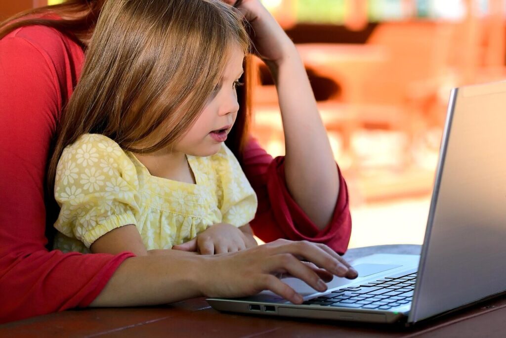 A internet pode te ensinar o que a escola não ensinou