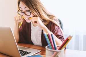 Leia mais sobre o artigo Como Parar de Viver no Limite Todo Mês — Guia Completo Para Recuperar o Controle da Sua Vida Financeira