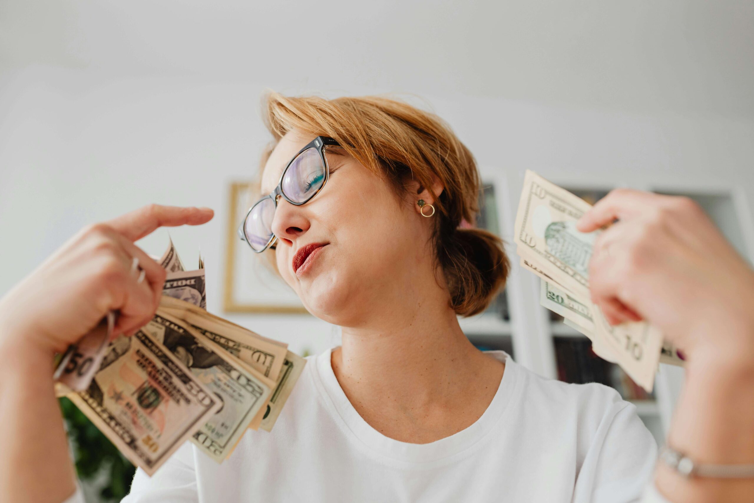 Leia mais sobre o artigo Além da Tela: Artistas Que Transformaram Paixão em Império Financeiro e Como Você Pode Fazer o Mesmo