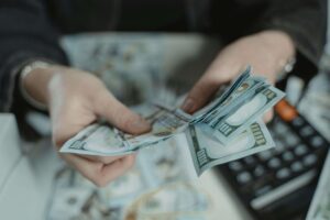Leia mais sobre o artigo Salário Mínimo: Como Transformar o Novo Valor em Riqueza.